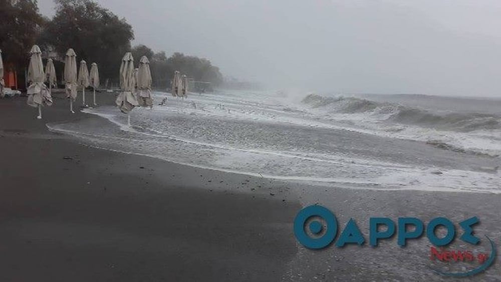 В Гърция е страшно! Циклонът "Зорбас" помита всичко по пътя си (СНИМКИ/ВИДЕО)