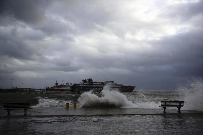 Бурята „Зорбас“ нанася тежки поражения на полуостров Пелопонес