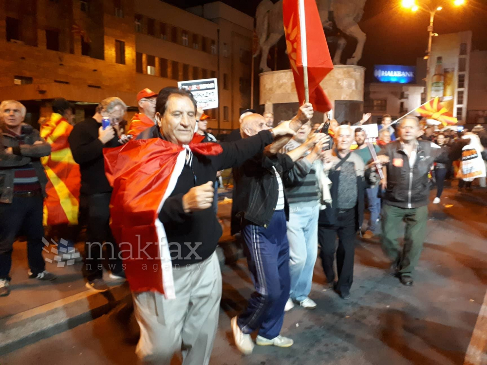 Провал на референдума за името на Македония, напрежението в Скопие расте, първа реакция на Гърция 