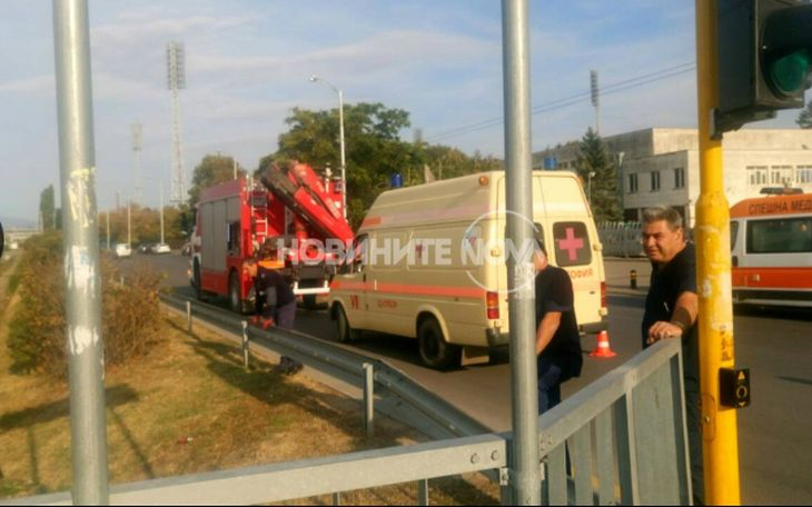 Това е колата, която падна в река "Перловска" в столицата! (СНИМКИ)