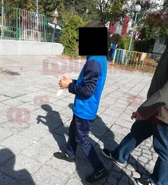 Отцепиха двора на бургаско училище заради страшна напаст (СНИМКИ)