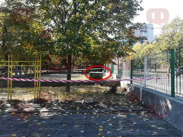 Отцепиха двора на бургаско училище заради страшна напаст (СНИМКИ)
