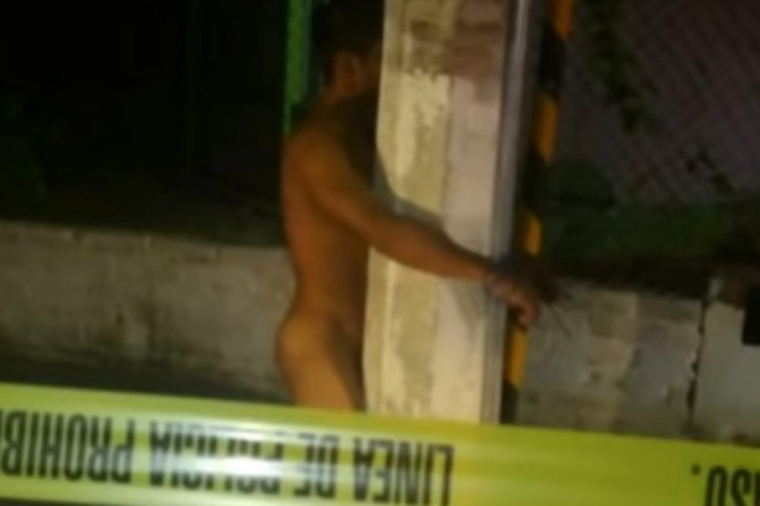 Град осъмва всяка сутрин с вързани за стълбове голи мъже (ВИДЕО)