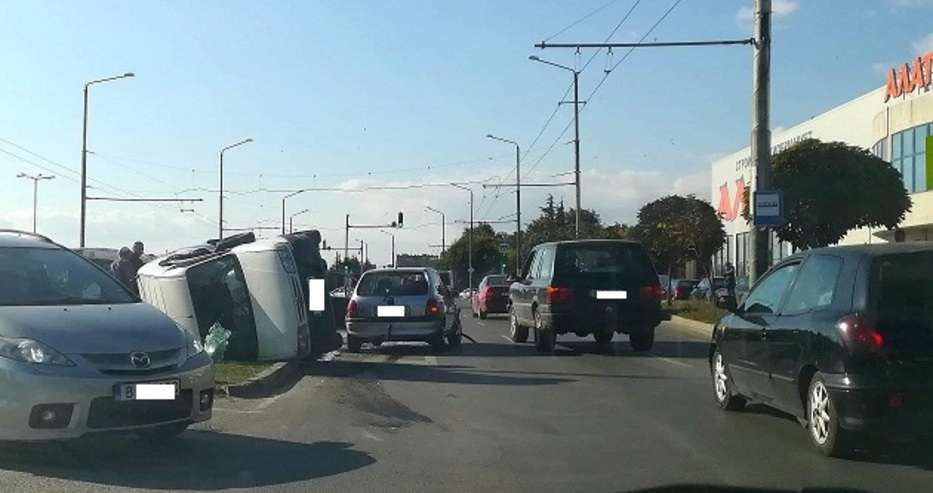 От последните минути! Очевидец засне страшна гледка във Варна пред известен хипермаркет (СНИМКА)