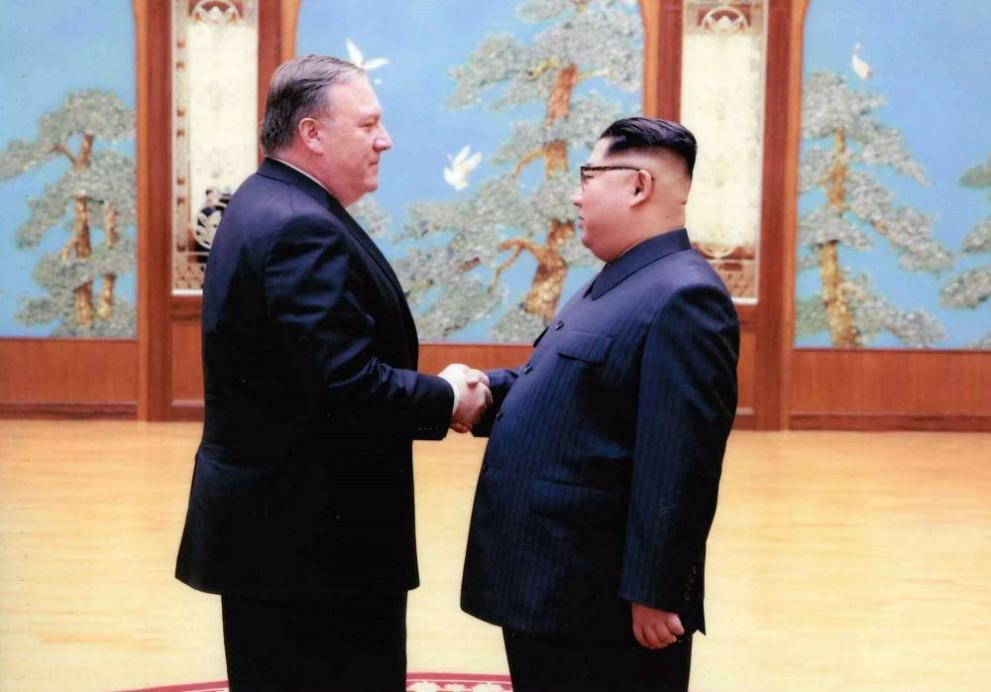 Майк Помпейо пристигна в Северна Корея за среща с Ким Чен-ун