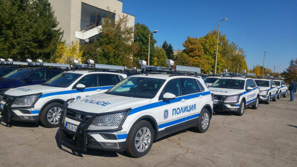 Борисов показа новите коли на полицията и лично провери една от тях (СНИМКИ/ВИДЕО)