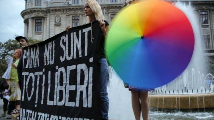 Гейове и лесбийки ликуват, евродепутати приветстваха провала на рефурендума в Румъния за еднополовите бракове, 