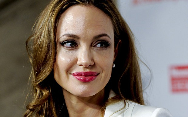 Анджелина Джоли си намери нова "жертва"! Красавицата завъртя главата на заклетия ерген...