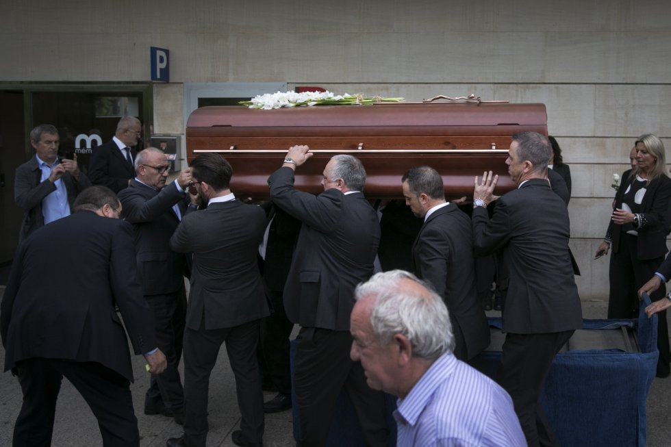 Звезди и политици се стекоха в Барселона за погребението на Монсерат Кабайе (СНИМКИ)