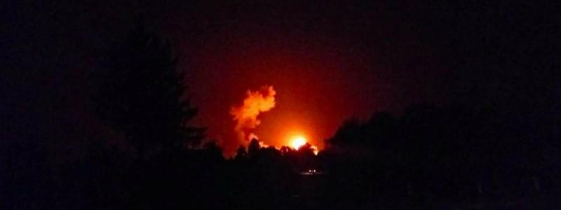 Адски взрив във военен склад в Украйна до границата с Русия, евакуират хиляди жители на Ичня, спрени са полетите  (СНИМКИ/ВИДЕО)