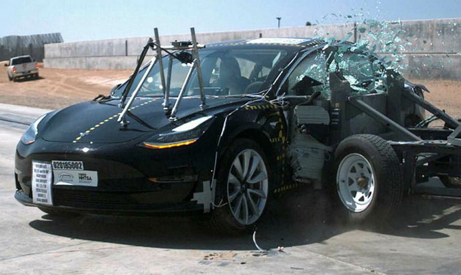 Американците: Tesla Model 3 е най-безопасният автомобил (ВИДЕО)