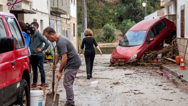 Британски и германски туристи са сред загиналите при потопа в Майорка, жертвите стават все повече 