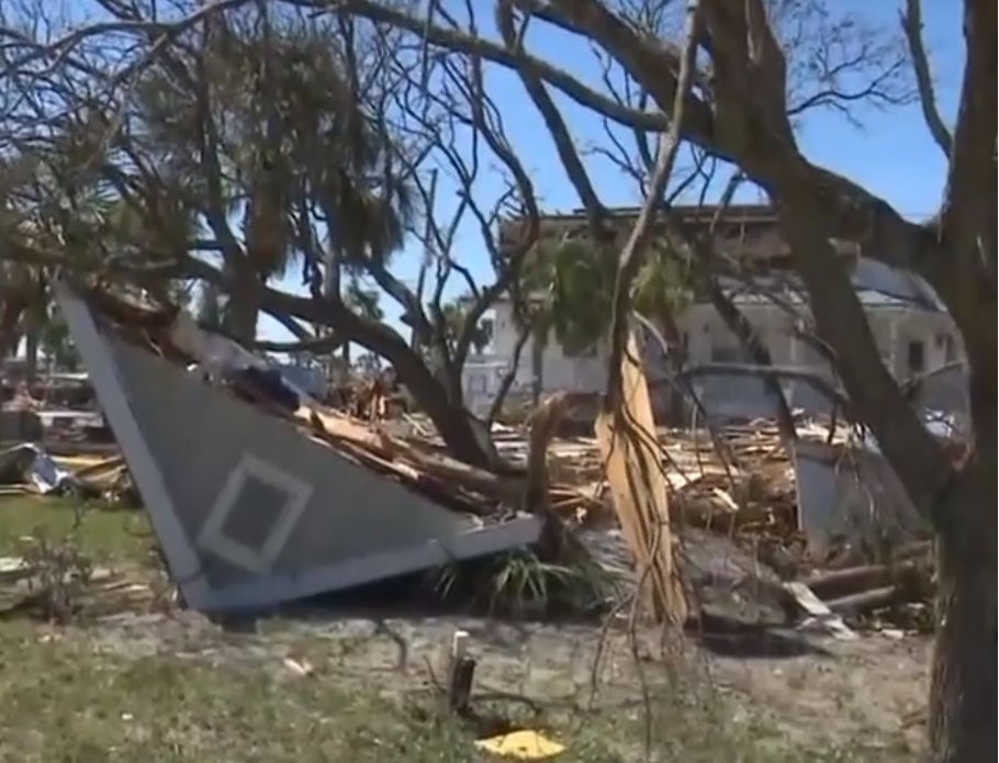 Екипи претърсват разрушенията за пострадали от урагана „Майкъл“ (ВИДЕО)