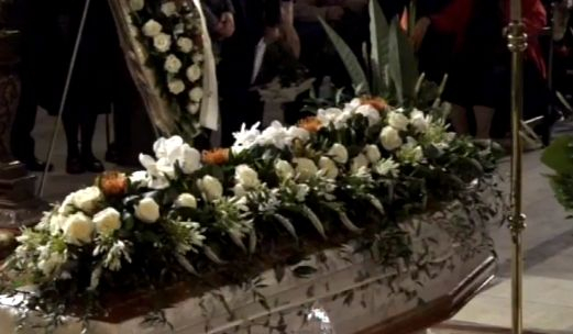 В бял затворен ковчег погребват Виктория, убита жестоко от Северин (СНИМКИ)