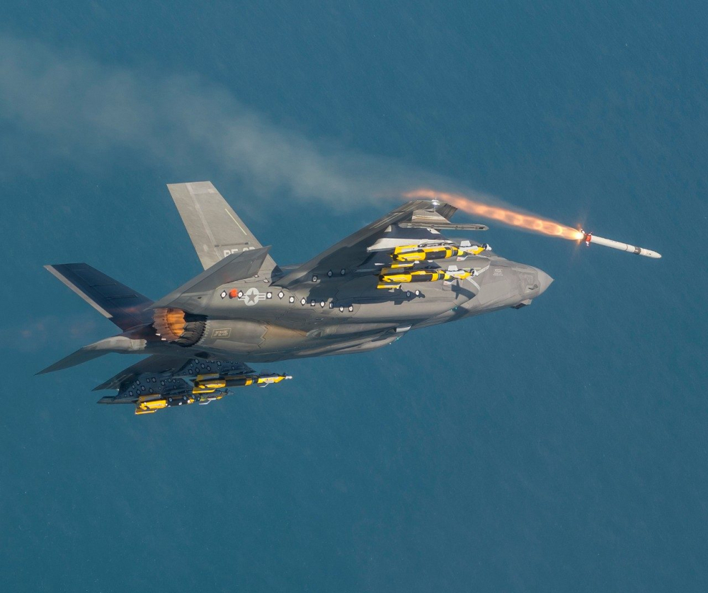Суперизтребителите F-35 спрени от полети по цял свят по препоръка на Пентагона