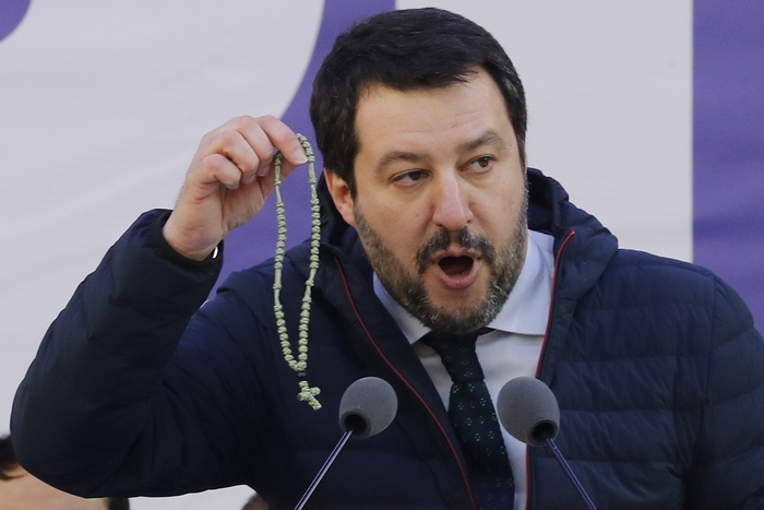 Вътрешният министър на Италия: Малките "етнически магазини" да не разпространяват дрога, а да затварят в 21:00 часа 