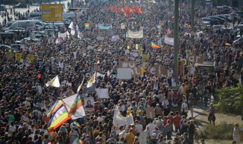 Десетки хиляди на крак в Берлин срещу ксенофобията (СНИМКИ)