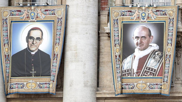 Папата обяви за светци две от най-спорните фигури на XX век (СНИМКИ)