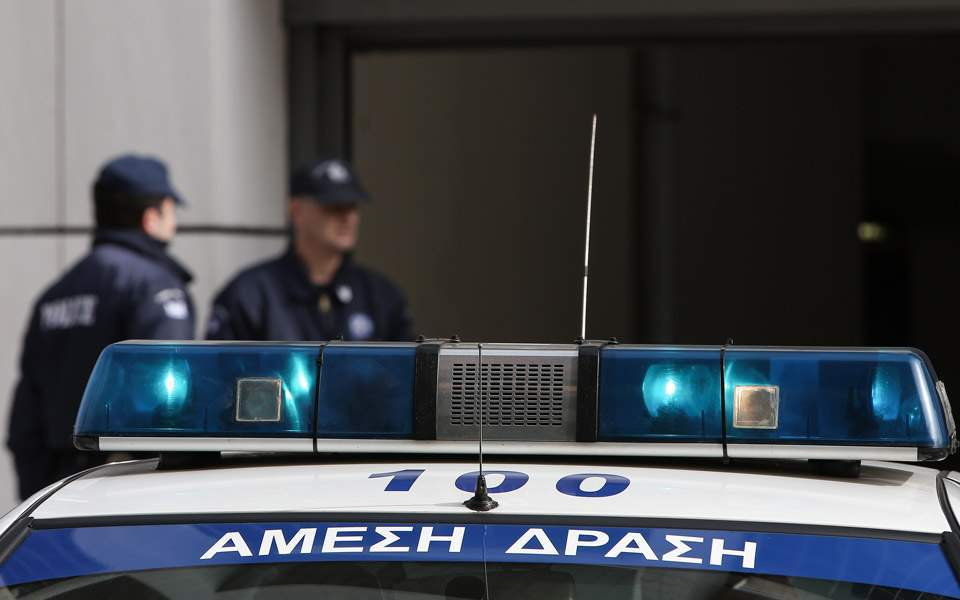 Полицейски служители бяха ранени, след нападение на анархисти в Атина (СНИМКИ)