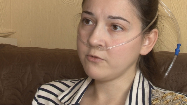 Борба за живот: Млада жена в очакване на трансплантация на бял дроб 