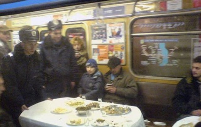 Такива чудаци може да се срещнат само в руското метро (СНИМКИ)