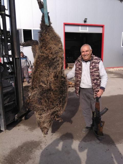 Йордан Йорданов от Съединение отрстреля 250-килограмово чудовище (СНИМКА)