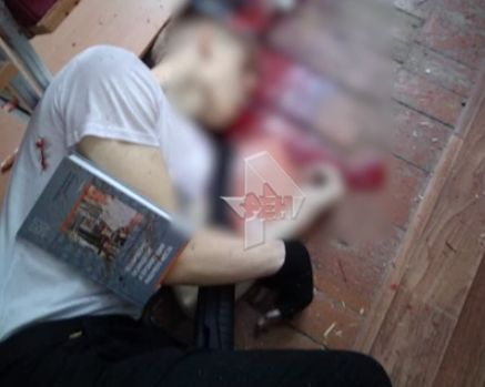Зловещи КАДРИ от библиотеката на колежа в Керч! Ето го терориста, лежащ на земята в локва кръв