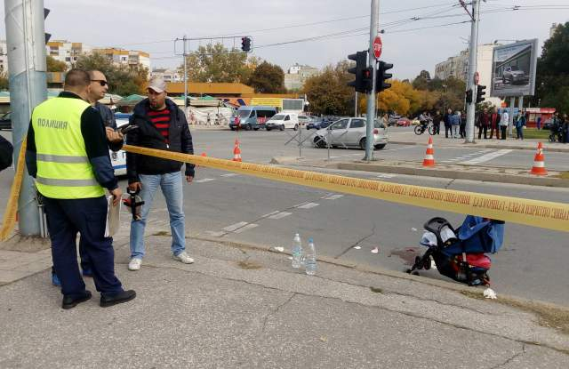 Страшни СНИМКИ 18+ от инцидента с блъснатата майка от автобус в Пловдив