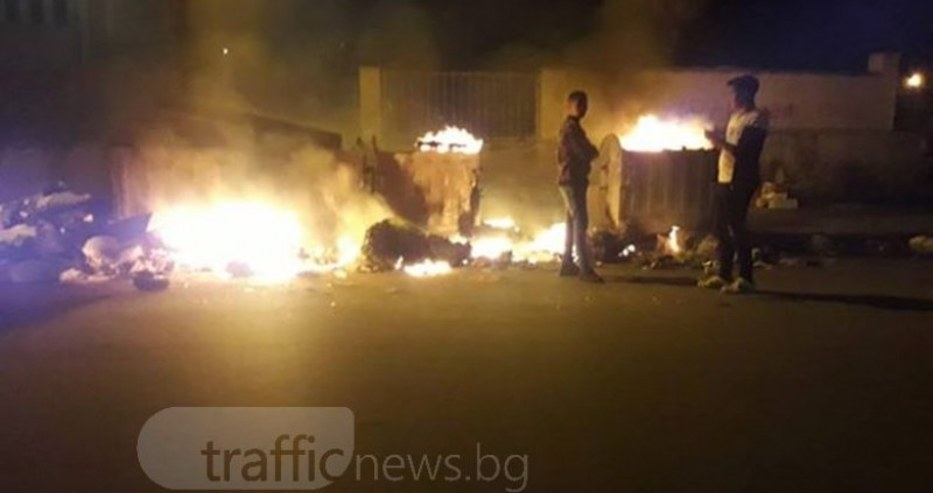 Кретения в Столипиново: Ромски келешчета запалиха контейнери, за да си направят... СНИМКИ