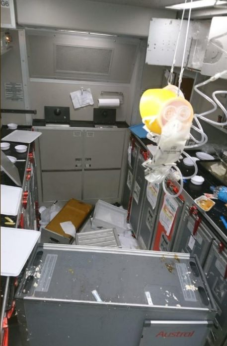 Писъци и кръв: Смразяващи кадри от борда на лайнер Airbus A330 (СНИМКИ/ВИДЕО)