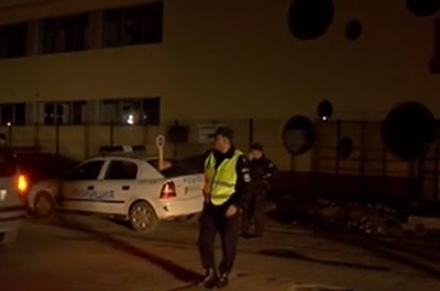Най-сетне полицията подбра махалите, циганите в Сливен роптаят, но снощи им се наложи да...