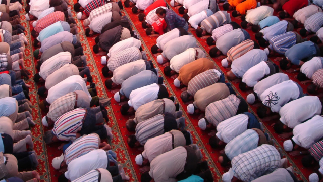 Голям гаф в Турция! 37 години мюсюлмани се молили в грешната посока в неправилно построена джамия 