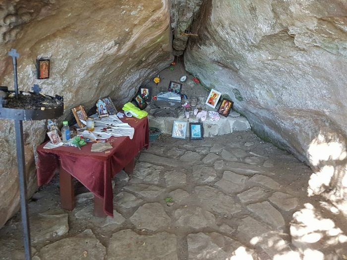 Хиляди прииждат към тайнствена пещера и древно светилище до Кюстендил и чакат да им се случи най-голямото чудо