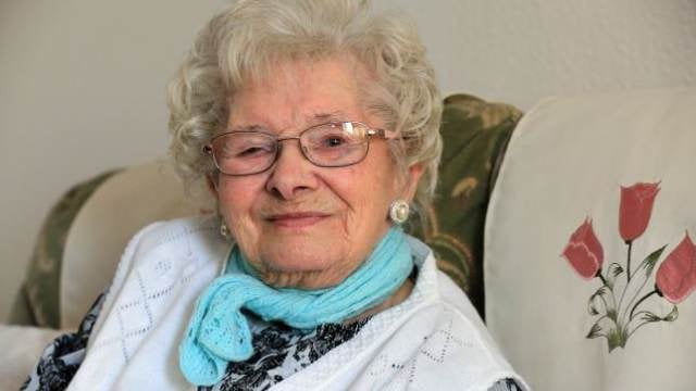 Баба отпразнува своя 101-ви рожден ден и призна: Всичко е заради алкохола