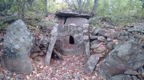 Мистерии на всеки ъгъл в село Кирово: Кой е погребан в 3-метровите гробове - змейове, великани или извънземни