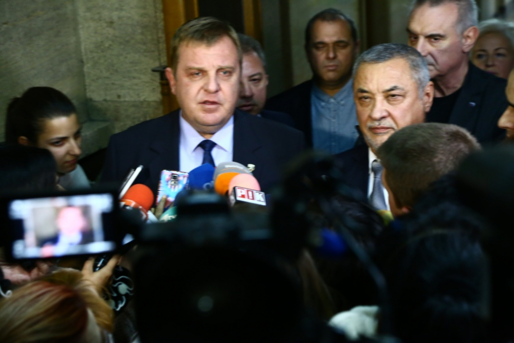 Каракачанов: Продължаваме преговорите за F-16 (СНИМКИ)