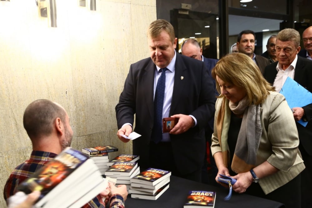 Тошо Тошев представи новата си книга "Власт" пред видни политици, общественици и известни личности, много от които се познаха в романа (СНИМКИ)