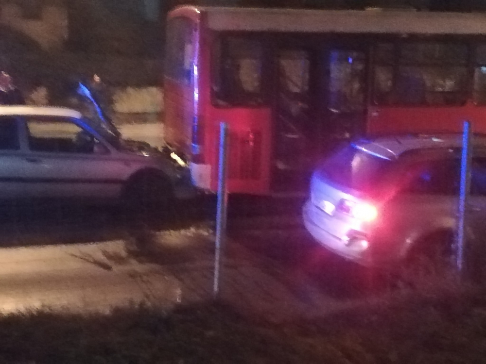 Появиха се първи СНИМКИ от катастрофата с автобус в София