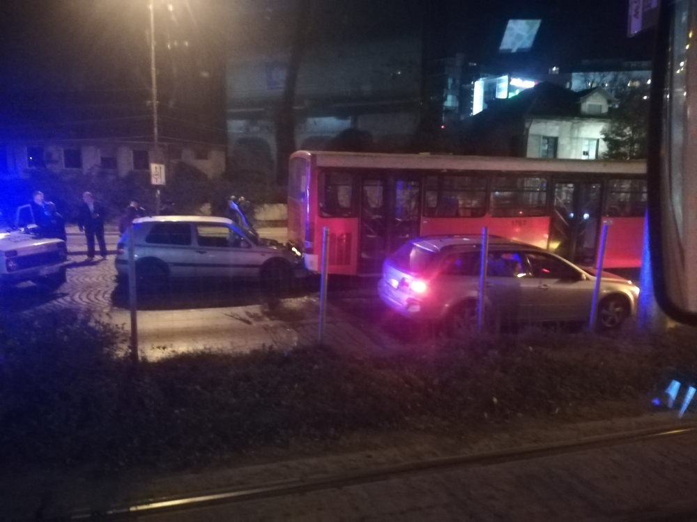 Появиха се първи СНИМКИ от катастрофата с автобус в София