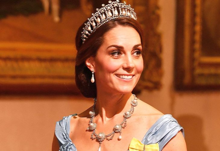 Красота: Херцогиня Кейт като принцеса от приказка по време на прием в Бъкингамския дворец (СНИМКИ)