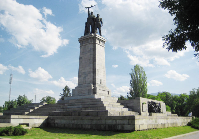 Идва краят на оскверняването на паметника на Съветската армия, вътрешният министър нареди...