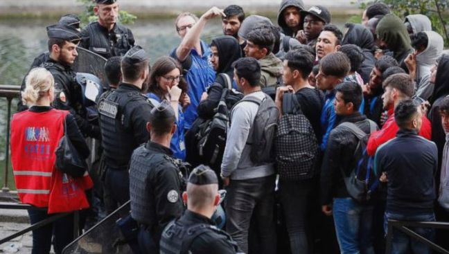 Ново напрежение! Мигранти пак вилнеят на границата между Босна и Херцеговина и Хърватия