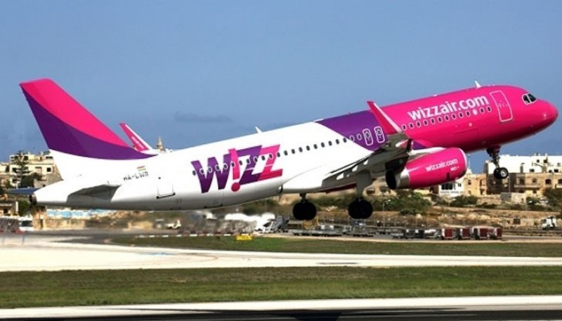 Извънредна ситуация! Самолет на "Wizz Air" кацна по спешност в Букурещ!
