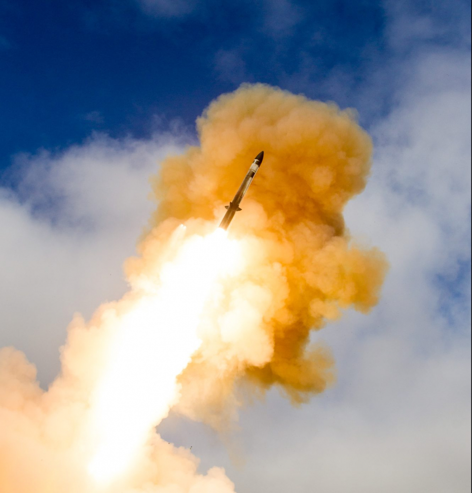 ВМС на САЩ тестваха успешно най-новата ракета за ПРО (СНИМКИ)