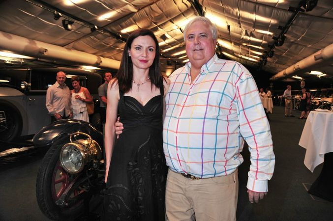 Красива българка държи сърцето на австралийския милиардер, който строи „Титаник II”