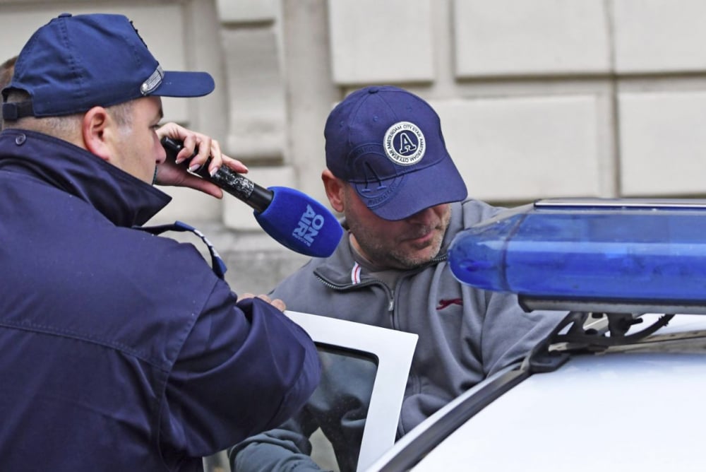 Първи СНИМКИ на задържания при спецакцията в Държавната агенция за българите в чужбина 