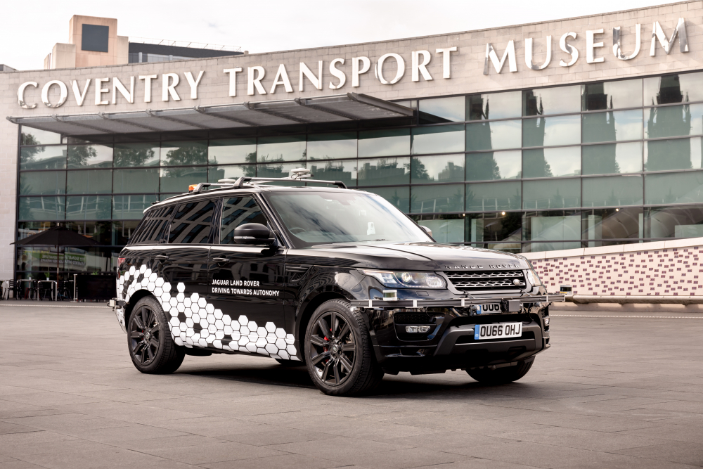 Range Rover прави автономни обиколки из Ковънтри