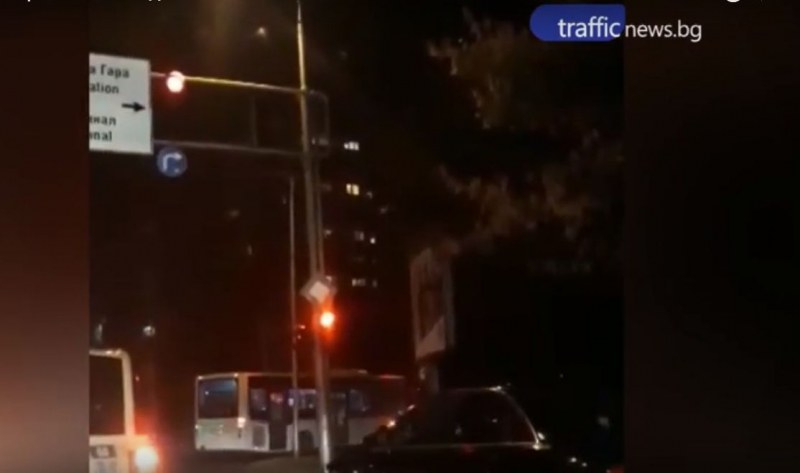 Светофарите не важат за автобусите от градския транспорт в Пловдив (ВИДЕО)