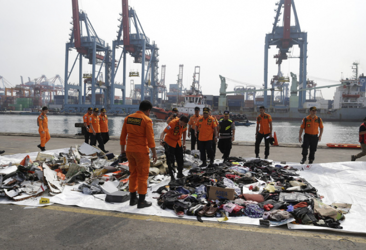 Извънредна новина за катастрофиралия индонезийски самолет и черните му кутии