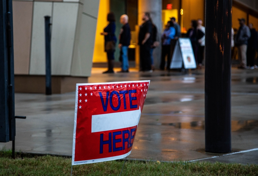 Изборни проблеми и дълги опашки по време на изборния ден в САЩ (СНИМКИ)